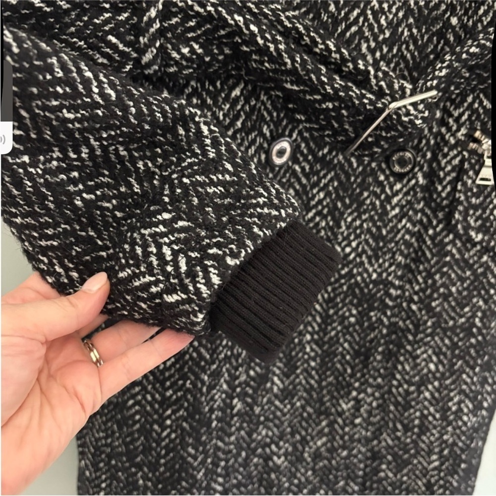 EXPRESS NWOT Wool-Blend Herringbone Belted Trench Coat Jacket Black White Tweed - Picture 8 of 16